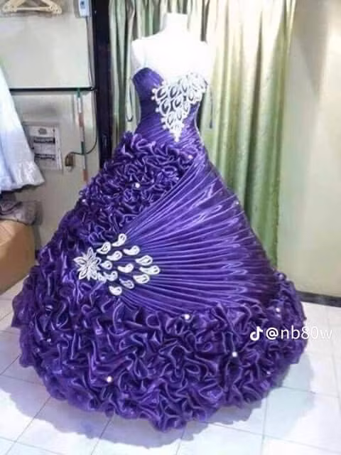 Tuy nhiên nhiều nàng dâu không ngại bỏ số tiền lớn, để có được chiếc váy độc nhất vô nhị trong ngày trọng đại của cuộc đời