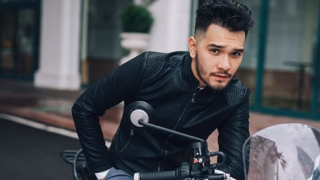 Anh từng được biết đến khi tham gia khá nhiều MV đình đám như Sau tất cả (Erik), Người anh từng yêu rất sâu nặng (Hương Tràm), Thời hạn của tình yêu (Mr.Siro)…