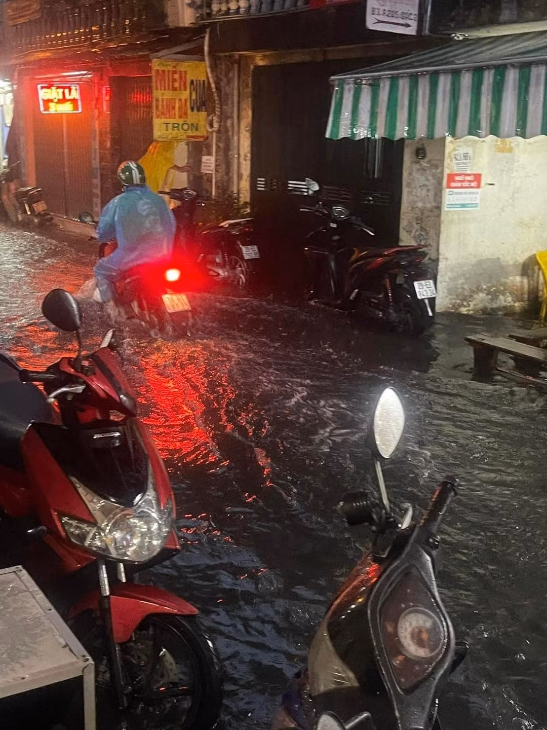 Rất nhiều tài khoản mạng xã hội đã cập nhật tình hình khu vực sinh sống của mình.