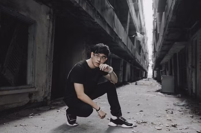 Không chỉ đẹp trai, nam tính, thầy giáo Anh Lê còn từng giúp không ít những bạn trẻ đạt điểm xuất sắc khi thi lấy bằng TOIEC.