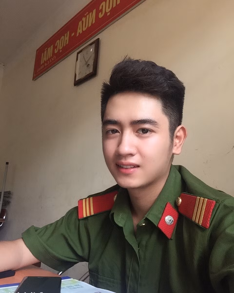 Đi phượt cũng là một trong những sở thích của "chú" công an điển trai này. Tuổi còn trẻ nhưng Trung cũng đã check-in tại kha khá các địa danh trên cả nước.
