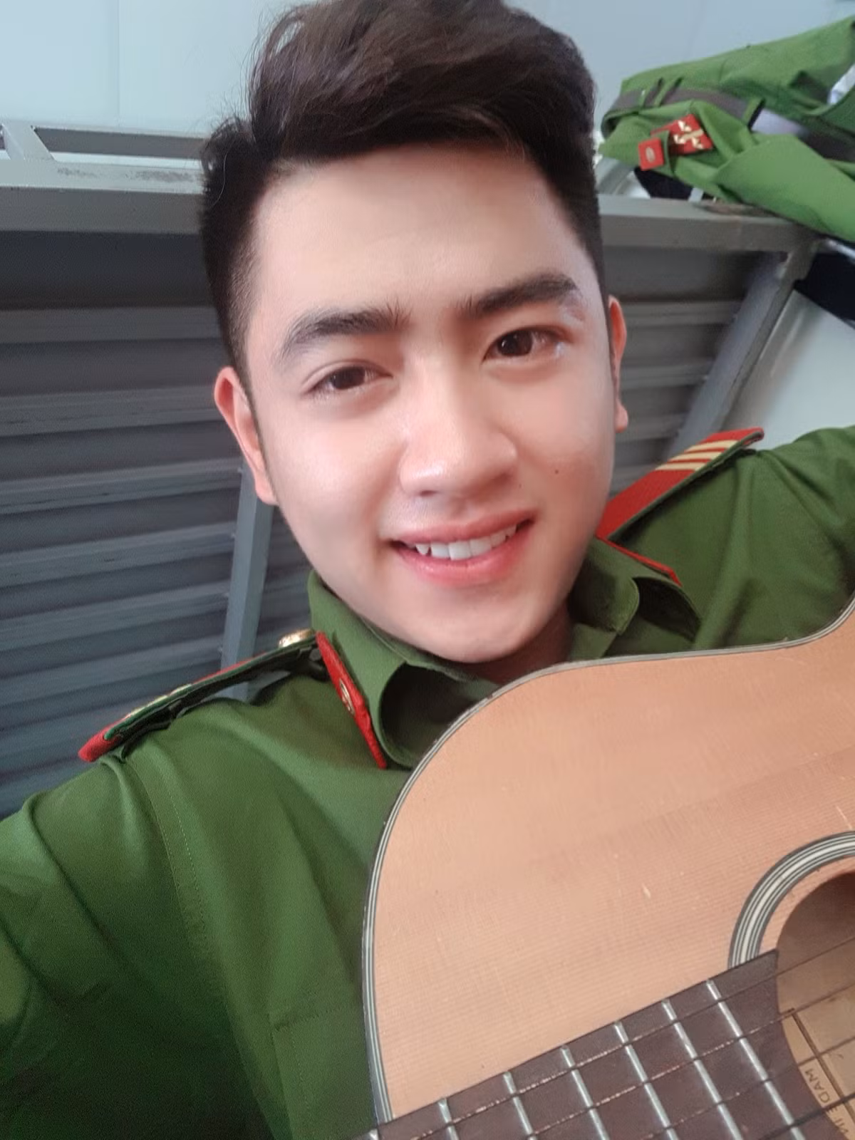 Âm nhạc là đam mê của chàng hot boy cảnh sát. Những lúc rảnh dỗi không cần luyện tập và lên lớp học, Trung thường tự tập đàn hát. Cậu chàng có thể chơi 2 loại nhạc cụ là guitar và organ.