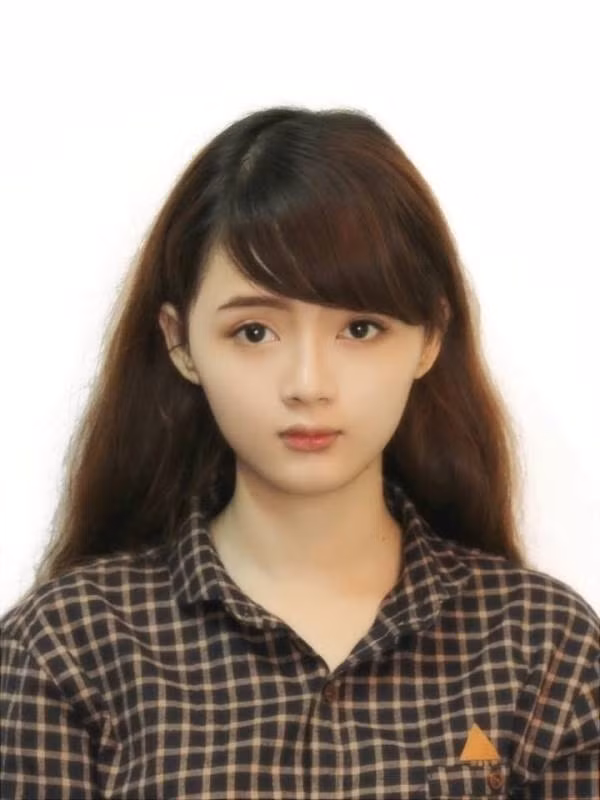 Hot girl ảnh thẻ xinh nhất Việt Nam Lê Lý Lan Hương được biết đến sau khi lộ tấm hình ảnh thẻ trên mạng xã hội. Đến thời điểm hiện tại, tấm hình xinh đẹp này thi thoảng vẫn được một vào diễn đàn gái đẹp đăng tải.