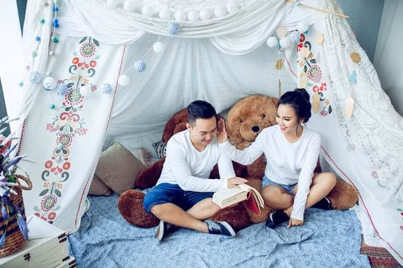 Hot girl rửa bát kết hôn vào năm 2017 và đã là mẹ của một nhóc tì.