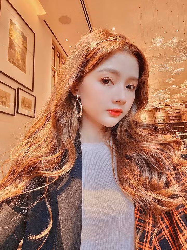 Hiện tại, Lan Hương vẫn chăm chỉ làm nghệ thuật. Cô từng cho biết việc ảnh thẻ của mình được lan truyền và khiến mọi người yêu thích đem đến cho cô nàng những cơ hội tuyệt vời.