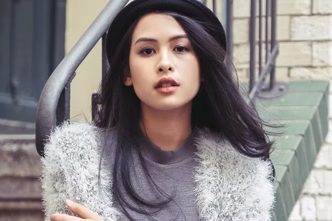 Maudy Ayunda (sinh năm 1994) hiện là ca sĩ, nhạc sĩ và diễn viên nổi tiếng. Hot girl Indonesia này sở hữu gương mặt xinh đẹp cùng tài năng nghệ thuật ấn tượng khiến nhiều người ngưỡng mộ.