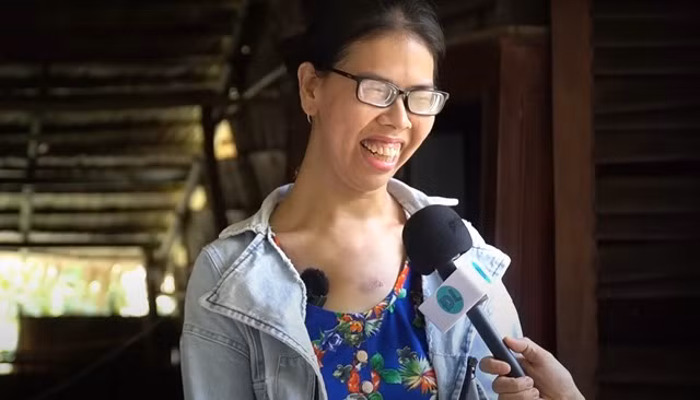 Từ nhỏ đến lớn, vì chiều cao khác người nên cô gái không hề có lấy 1 người bạn nào.