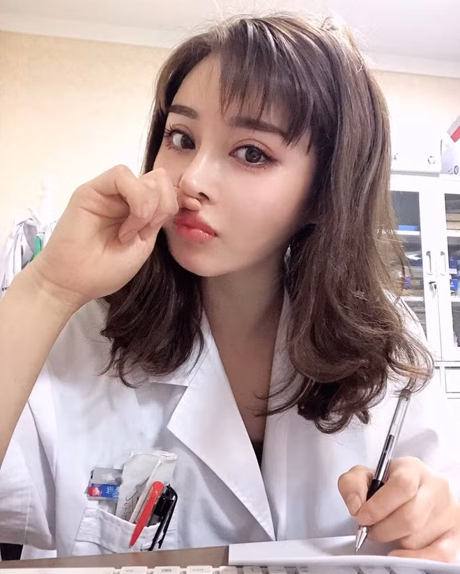 Yuan Herong chi sẻ cô có đam mê võ thuật từ nhỏ, nhưng gia đình hy vọng cô có thể tiếp tục nối nghiệp.
