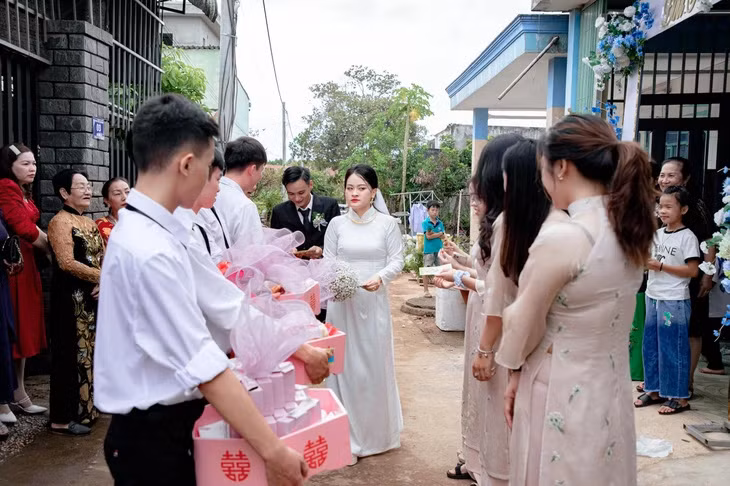 Nhiều người bình luận rằng: "Cưới cô gái này về chắc nhà không bao giờ thiếu tiếng cười".