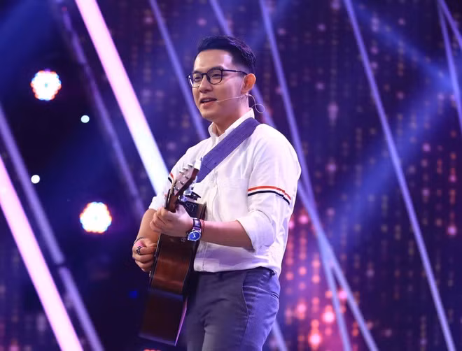 Dù không được nữ chính lựa chọn xong Đông Khuê vẫn chiếm spotlight với vẻ ngoài điển trai cùng sự nghiệp đáng ngưỡng mộ.