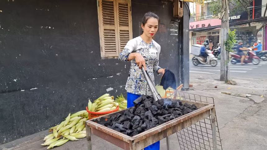 Sau 1 thời gian kể từ ngày nổi trên MXH, Tây Thy quay lại với cuộc sống bình thường, hiện tại không quá nhiều người đến với quán chị nhằm mục đích quay chụp, hay để gặp "nàng Tây Thy" nữa, thế nhưng lượng khách vẫn ổn định.