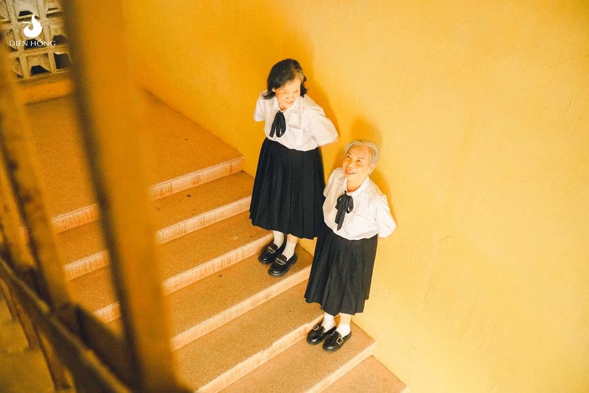 Cũng một góc trường lớp ấy, sau bao nhiêu năm tìm về, những hình ảnh bạn bè và thầy cô như hiện lại trong tâm trí.