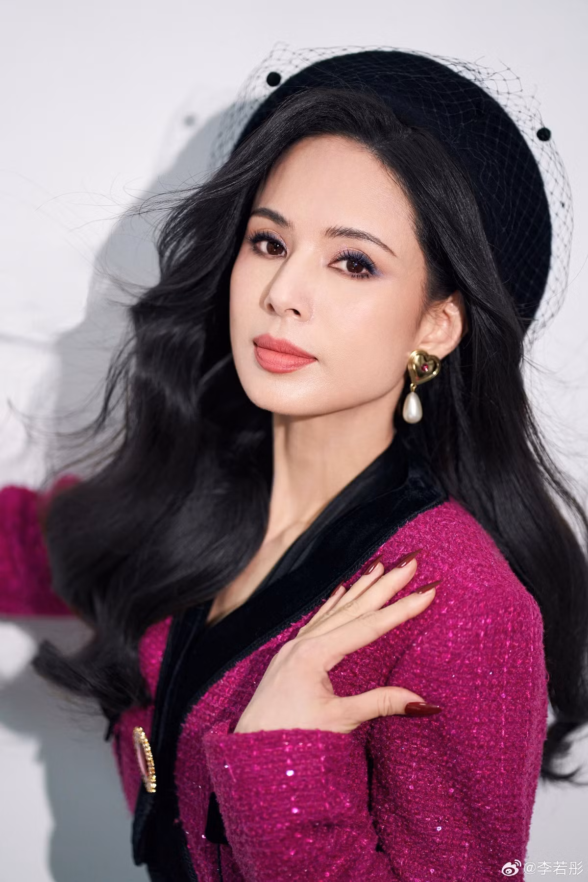 Nữ diễn viên hiện tại thường xuyên thực hiện công tác thiện nguyện giúp đỡ người gặp khó khăn hay các chương trình quảng bá văn hóa truyền thống.