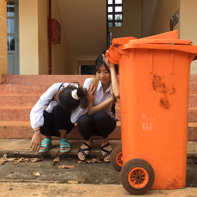 Đó là những chiếc ảnh có thể khiến học trò rưng rưng nước mắt, hay bật cười khi nhớ về bạn cũ.