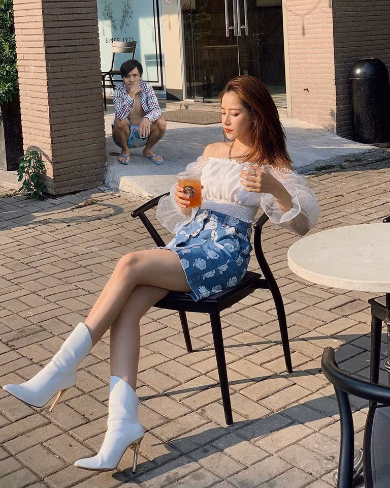Không chỉ có mỗi đam mê chế ảnh với Chi Pu, Mai Xuân Huy còn sáng tạo hết mức khi ngồi hì hụi chế cả ảnh với dàn sao đình đám của Avengers, rồi ca sĩ Taylor Swift, và nhiều nhân vật nổi tiếng khác nữa.