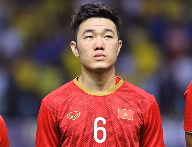 Bên cạnh đó, trong 2 năm chơi tại giải bóng đá cao nhất Hàn Quốc - K. League 1 trong màu áo của Incheon United và Gangwon FC, cầu thủ sinh năm 1995 còn biết thêm tiếng Hàn.