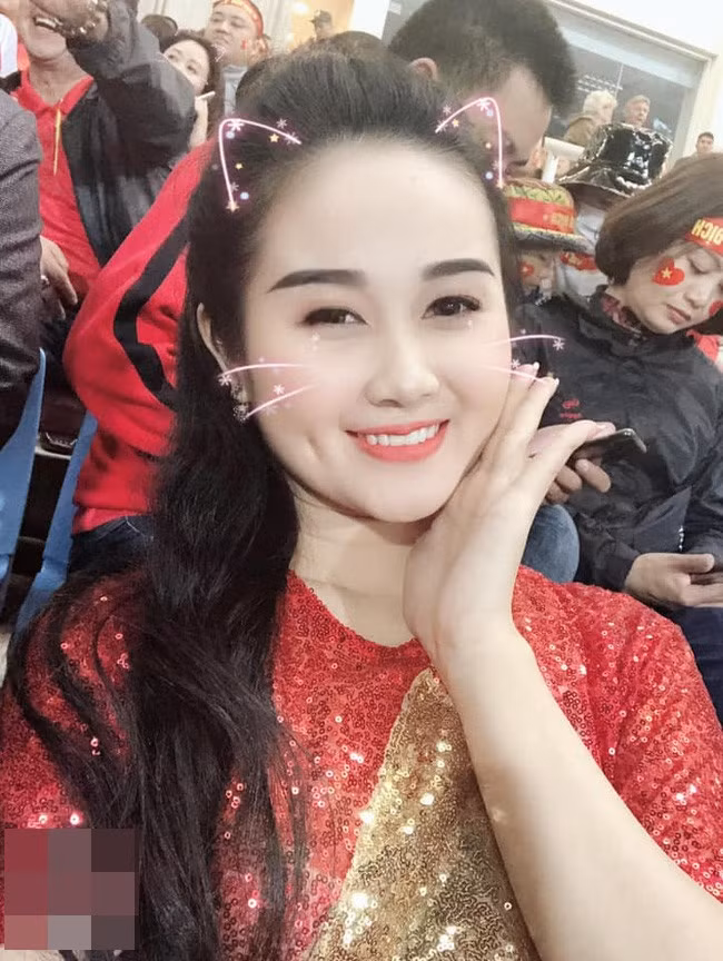 Trên trang cá nhân, chỉ vào những dịp quan trọng, Ngọc Quyên mới nhắc đến hoặc đăng tấm ảnh chụp chung với bạn trai, kèm caption thể hiện tình cảm chừng mực.