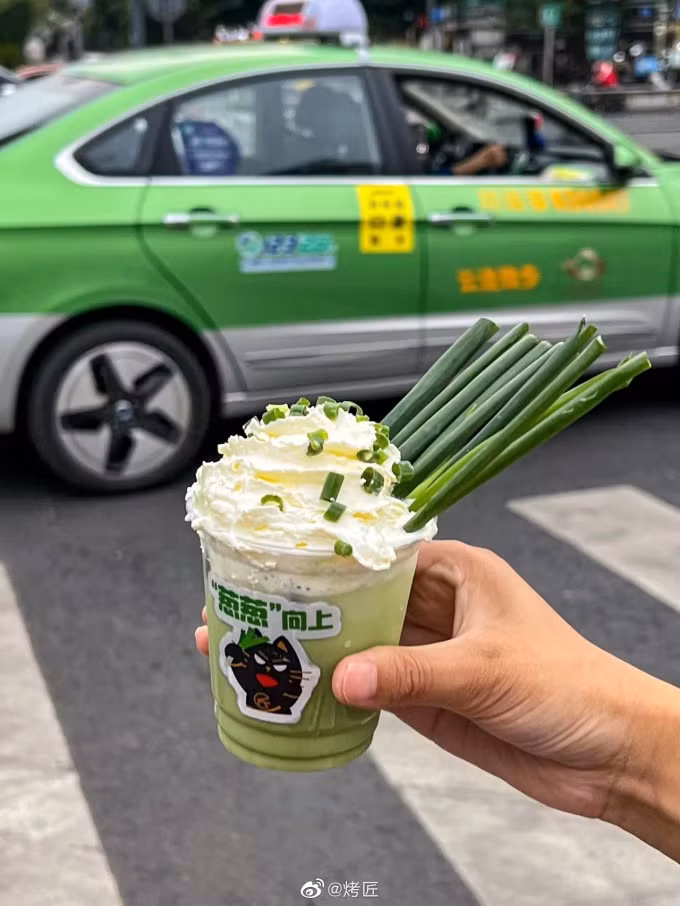 Sau khi nếm thử, nhiều người nhận xét mùi hành không quá nồng như tưởng tượng. Tuy nhiên 'team không hành' chắc chắn từ chối món này ngay khi nhìn thấy.