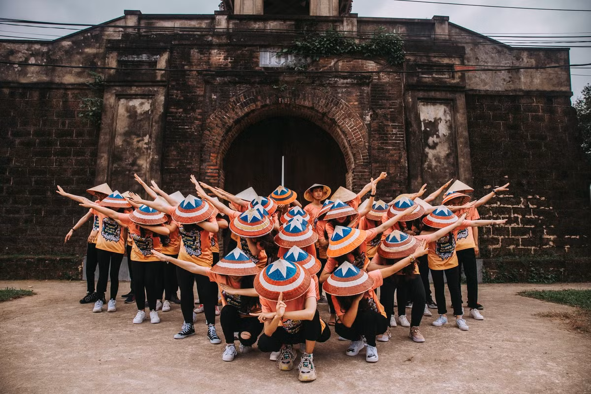 Trước đây đã có không ít các bạn học sinh chụp ảnh cosplay những nhân vật nổi tiếng. Phải kể đến là nhóm bạn lớp 12A1 THPT Nguyễn Duy Trinh (huyện Nghi Lộc, tỉnh Nghệ An) với bộ ảnh kỷ yếu cosplay Avengers.
