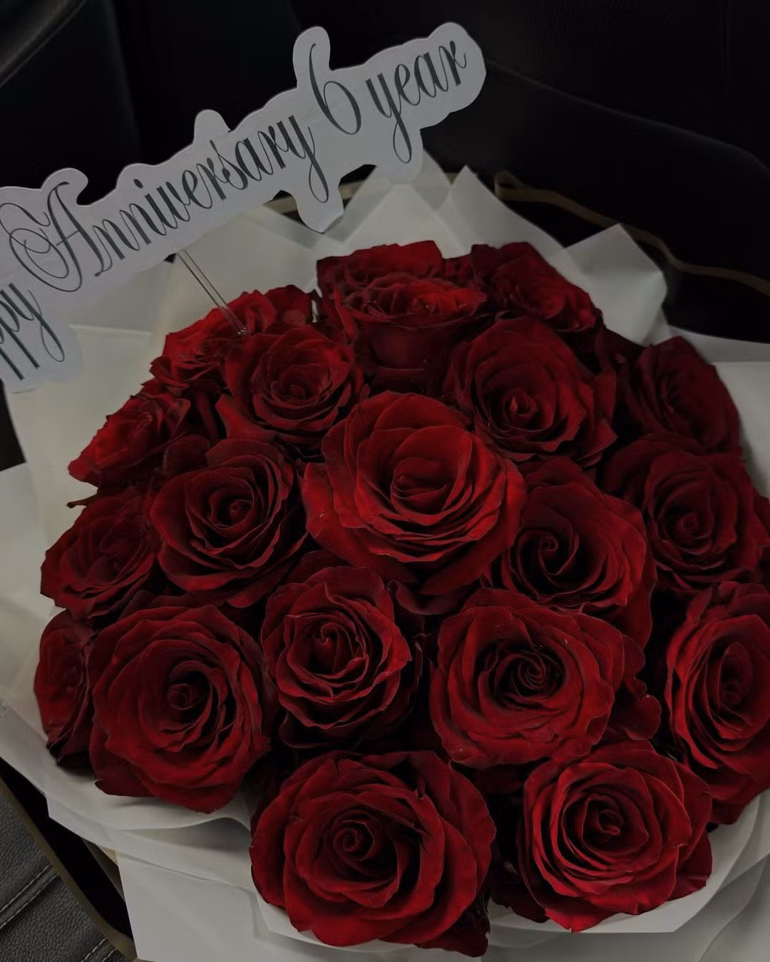 Cách đây ít tháng, cặp đôi mới có lễ kỉ niệm 6 năm bên nhau, Văn Lâm cũng cầu hôn bạn gái và được cô đồng ý.