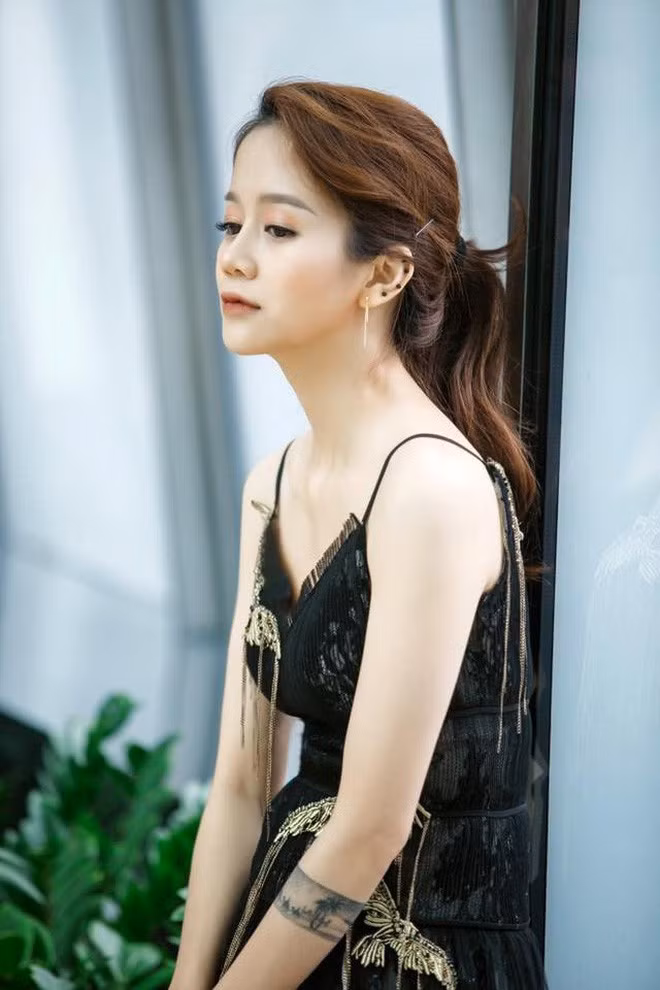 An Nguy là nữ Vlogger nổi tiếng tại Việt Nam. Tuy nhiên gần một năm trước, An Nguy đã khóc và thừa nhận yêu bạn diễn Kiều Minh Tuấn bất chấp việc lúc đó nam diễn viên và Cát Phương chưa chia tay với lí do quá nhập tâm vào vai diễn trong phim.