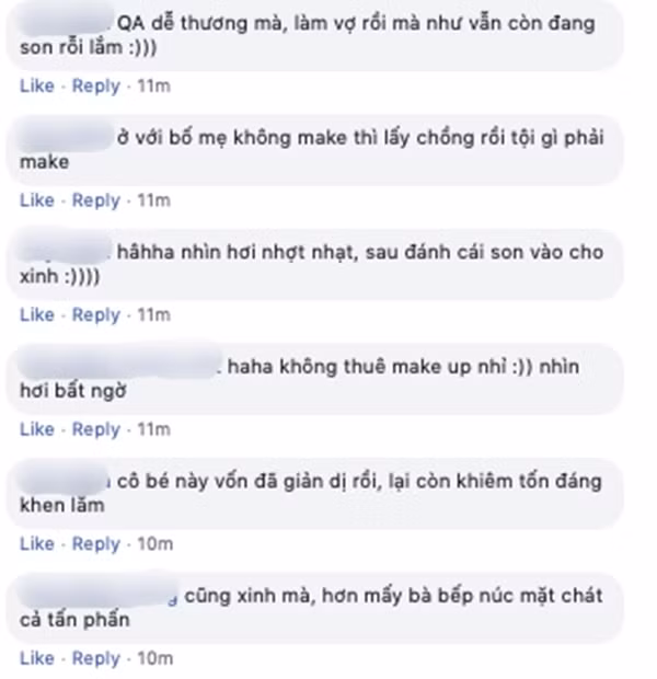 Mặc dù xuất hiện kém xinh nhưng vợ Duy Mạnh vẫn được người hâm mộ khen ngợi hết lời. Mặt mộc mà vẫn dễ thương, trẻ trung và không có sự khác biệt quá nhiều so với khi trang điểm như vậy là đã quá xuất sắc rồi.
