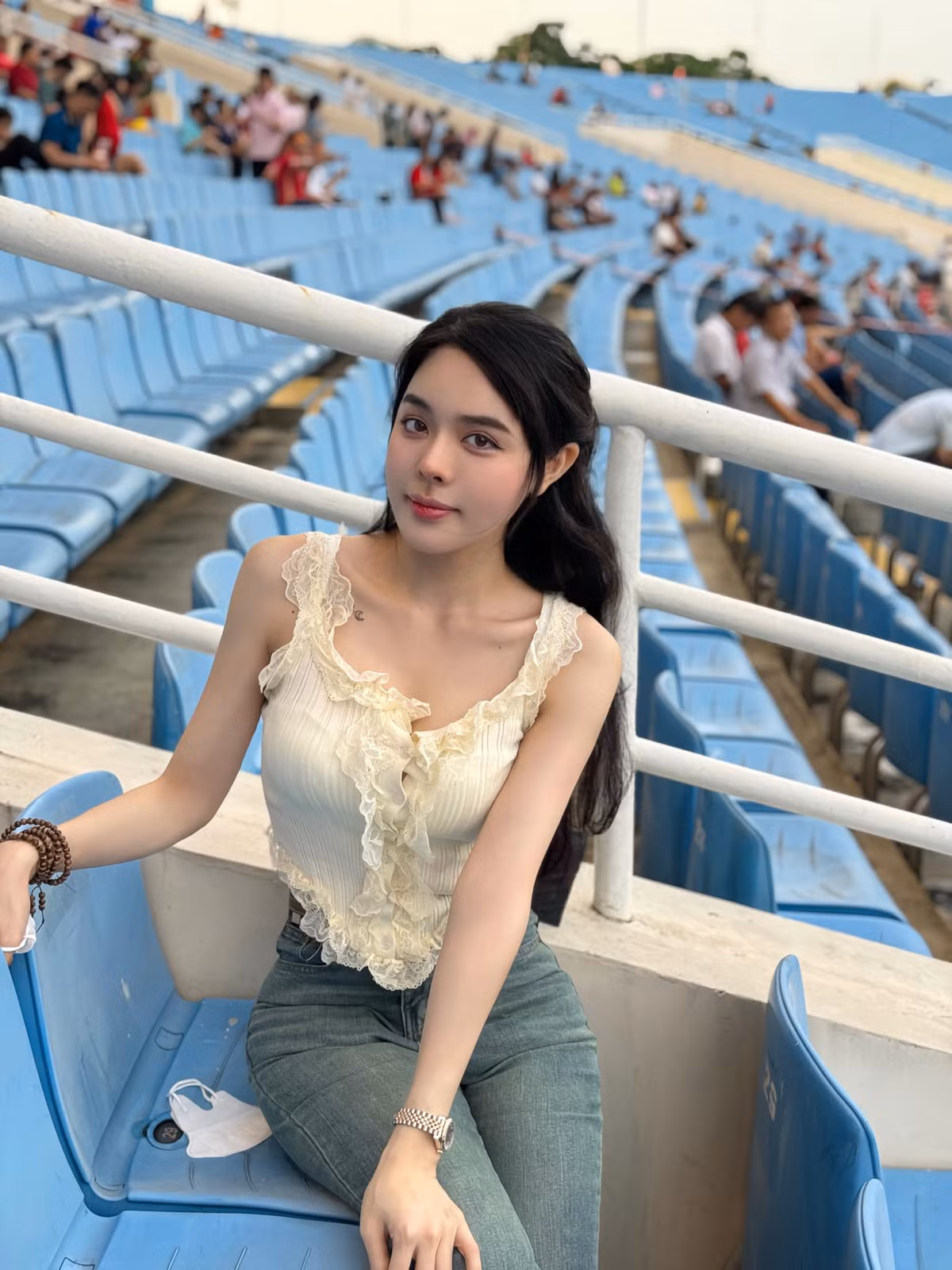 Không chỉ vậy, đường cong chữ S cũng khiến fan cô nàng "phát mê".