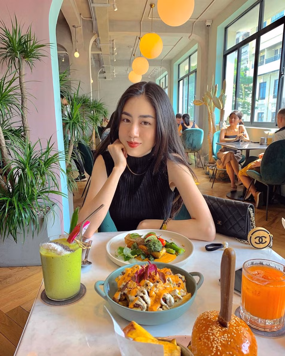 Trang cá nhân của Mai Vân Trang hiện có hơn 155 nghìn lượt theo dõi và hot girl đã có người thương.