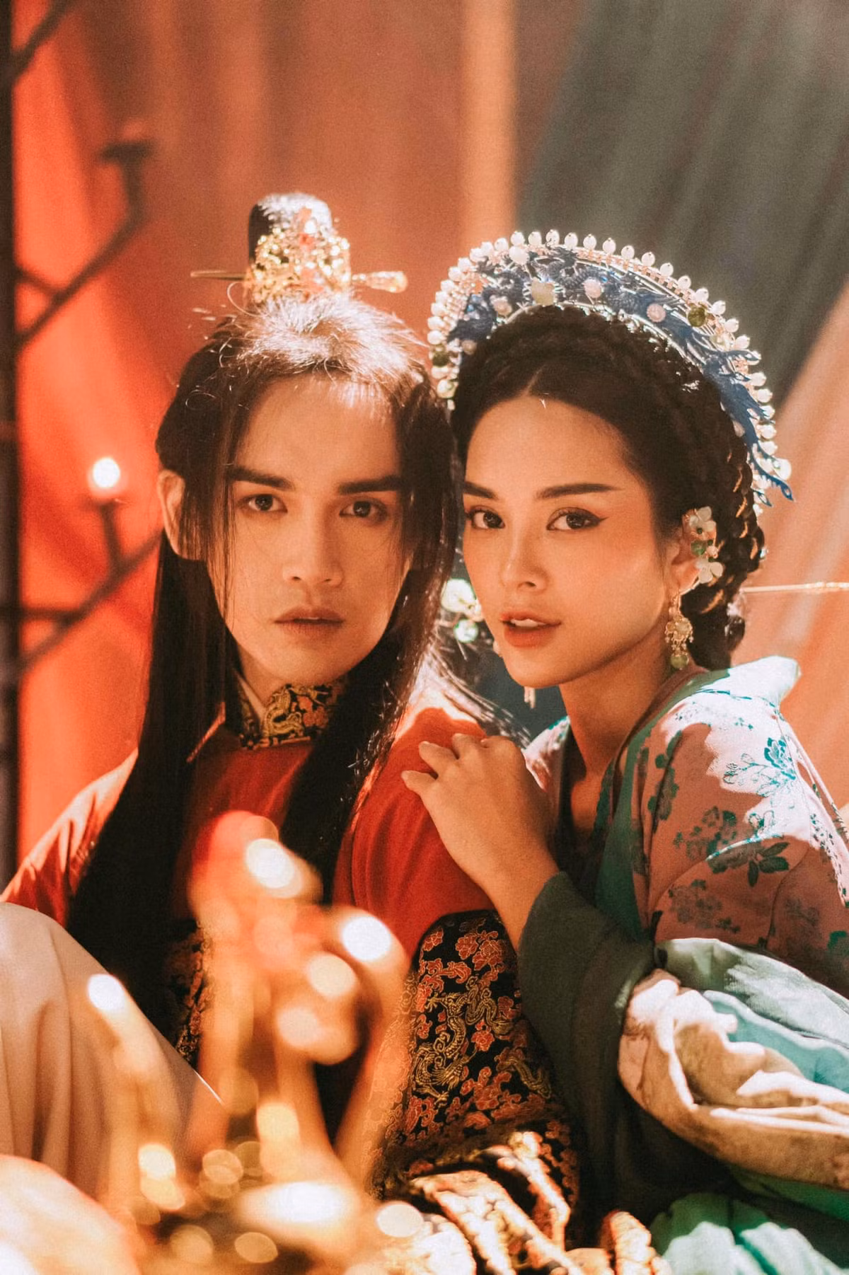 Quỳnh Lương (Lương Thị Mai Quỳnh, sinh năm 1995) là hot girl đóng MV quá quen mặt khi tham gia vào các dự án âm nhạc của Nguyễn Trần Trung Quâng là "Màu nước mắt" và mới đây là "Tư tâm" gây sốt. Trước đó, cô nàng còn đóng "Nếu ngày ấy" của Soobin Hoàng Sơn.