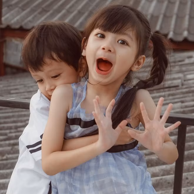 Sở hữu gương mặt xinh xắn, làn da trắng mịn, đôi mắt to tròn cùng biểu cảm ngọt ngào, 10X nhận được sự yêu mến từ đông đảo người theo dõi.