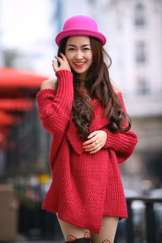Với hơn 2000 người tham gia fanpage “Hội những người yêu quý DJ Trang Moon, có thể thấy sức hút của cô gái trẻ này không hề nhỏ.