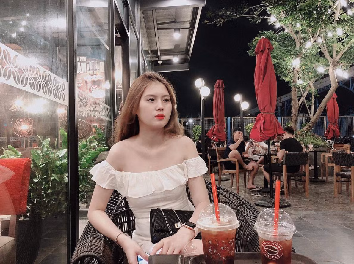Tố Uyên được đánh giá là có ngoại hình xinh xắn, cuốn hút, minh chứng rõ ràng cho câu "Chè Thái, gái Tuyên".