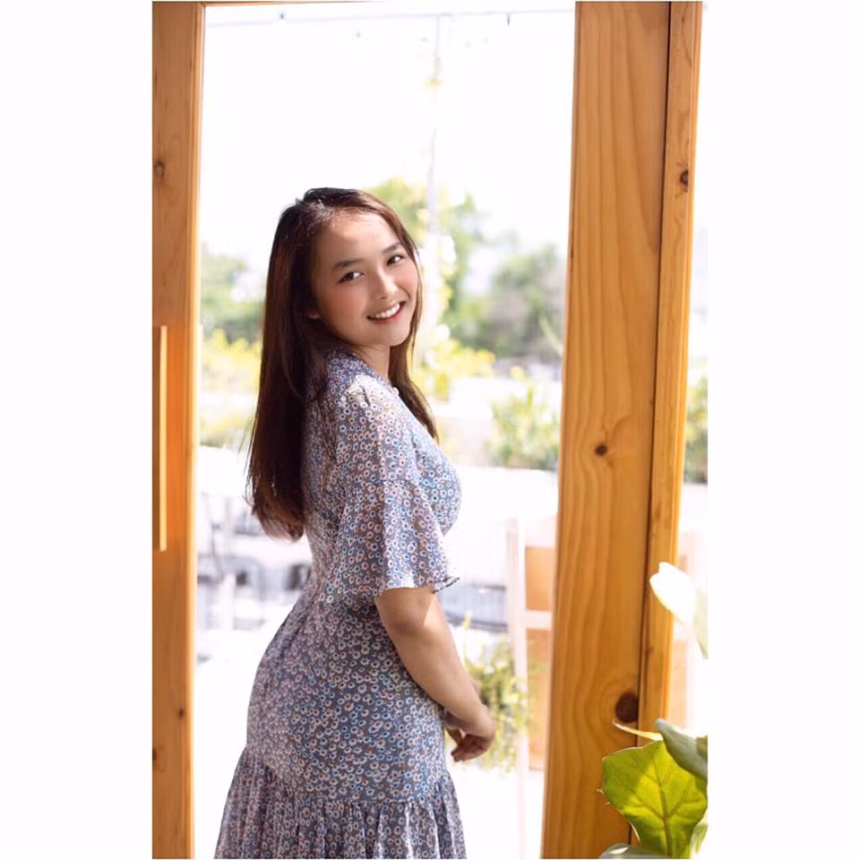 Huỳnh Trần Diễm Uyên (2000, Đắk Lắk) trở thành gương mặt nhận nhiều chú ý nhờ thân hình bốc lửa sau khi khoe loạt ảnh trên trang cá nhân.