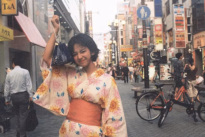 Mái tóc ngắn tôn lên những đường nét trên gương mặt nhỏ của hot girl Tiểu Dương, giúp cô nổi bật trong dàn trai xinh gái đẹp trên mạng xã hội.
