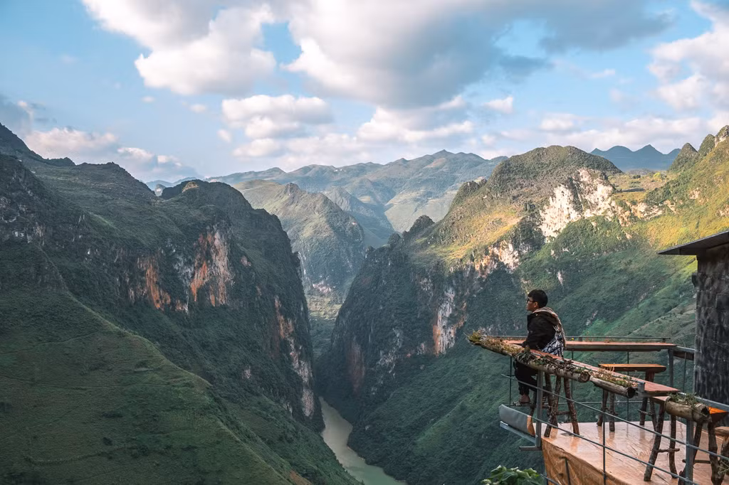 Các tín đồ sống ảo từng rỉ tai nhau rằng: "Đến Mã Pì Lèng đi rồi sẽ cảm giác trời Âu chẳng đâu xa là đây chứ đâu".