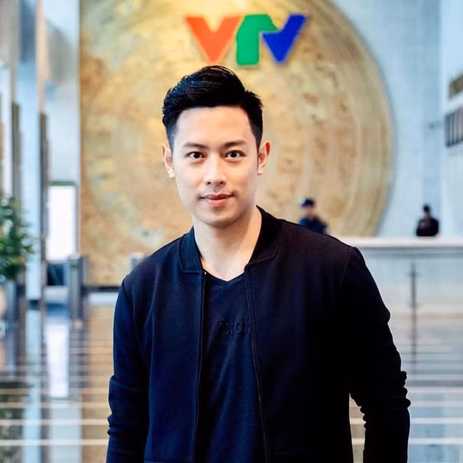 Ngoài khuôn mặt điển trai, MC Trần Thanh Tùng gây ấn tượng với khán giả bởi lối dẫn cực duyên, giọng nói dễ nghe.