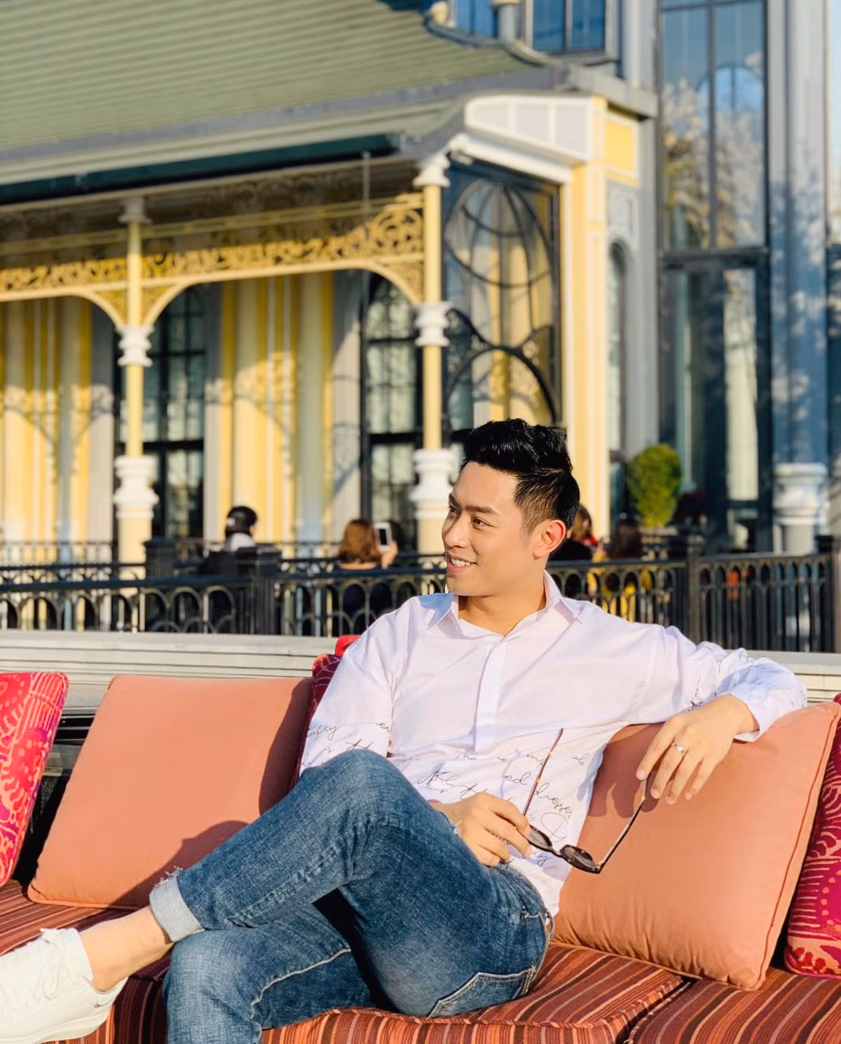 Vừa điển trai lại tài giỏi, MC Thanh Tùng đúng chuẩn mẫu "soái ca" trong mơ của mọi cô gái. Sinh năm 1985, hiện anh vẫn còn độc thân vui tính.