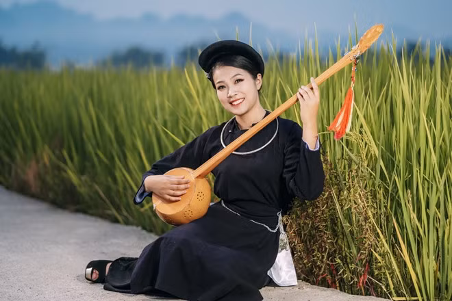 Sau khi tốt nghiệp Đại học Phòng Cháy Chữa Cháy, Ngọc Anh chuyển về công tác tại Đội Quản lý hành chính về trật tự xã hội Công an huyện Trà Lĩnh.