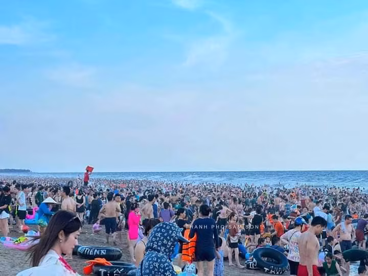 Sầm Sơn năm nào cũng là một điểm đến được nhiều người lựa chọn, không chỉ du khách trong tỉnh mà còn du khách ở những tỉnh lân cận.