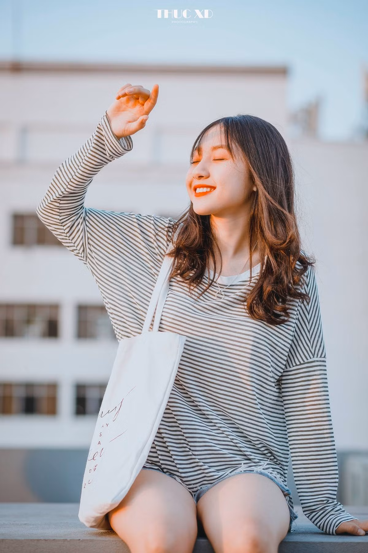 Rất nhanh sau đó, thông tin của nữ sinh trường Kinh tế Quốc dân này đã được tìm ra. Cô bạn là Lê Thị Hiền, quê Nghệ An, đang là sinh viên năm nhất ngành Quản lý công, trường ĐH Kinh tế Quốc dân.