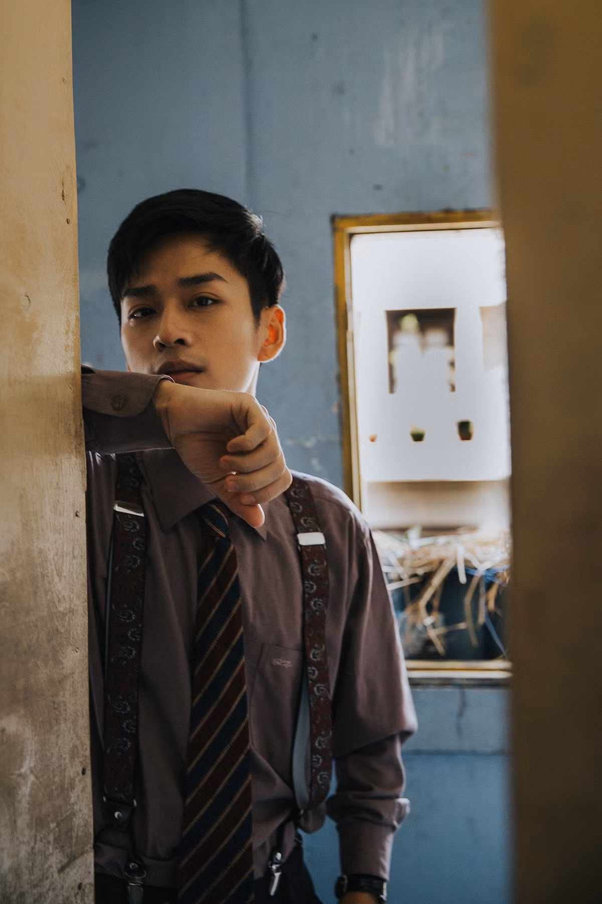 Sở hữu đôi mắt đẹp, mũi cao và gương mặt thư sinh, Trần Nghĩa khiến nhiều thiếu nữ ôm mộng khi vào vai Ngạn của "Mắt biếc". Thậm chí khán giả còn nhận định, mắt của nam chính mới đúng chuẩn mắt biếc vì quá đẹp và có chút đượm buồn chứ không phải Hà Lan.