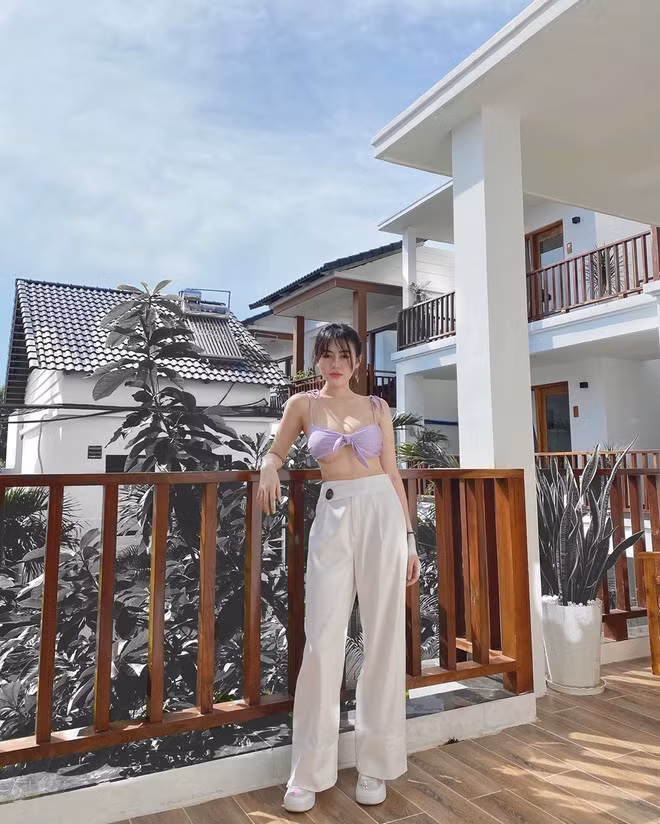 Thảo Uyên sinh năm 1997 tại Lâm Đồng, là cái tên được nhiều người biết đến trong giới trẻ.