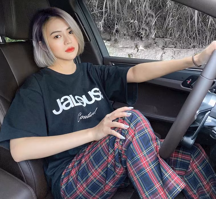 Trong thời gian tới, Thảo Uyên hứa hẹn sẽ là một nàng Wag hot trong tương lai và sẽ khiến các bạn gái cầu thủ khác phải e dè vì sở hữu nhan sắc "không phải dạng vừa", cùng với tài võ thuật đỉnh của đỉnh.