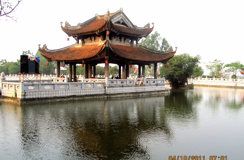 Chùa Dâu, Chùa Bút Tháp, Đền Đô, Chùa Phật Tích những nơi linh thiêng, mỗi độ xuân về lại đón hàng nghìn lượt tham quan, dâng hương từ các phật tử khắp nơi trong cả nước.