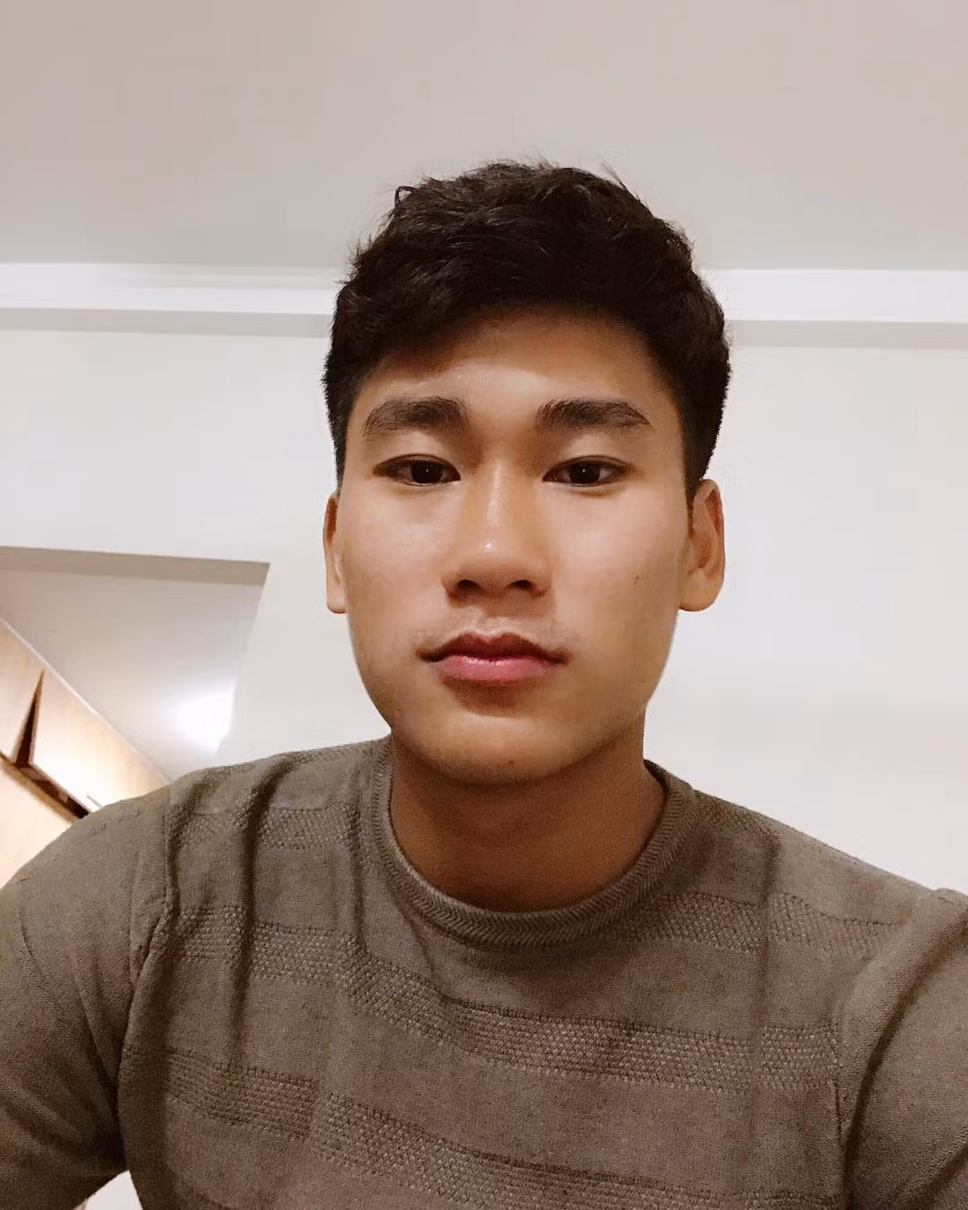 Không chỉ có khuôn mặt điển trai, tiền đạo gốc Thái Bình còn sở hữu chiều cao 1m81 và thân hình đẹp như người mẫu.