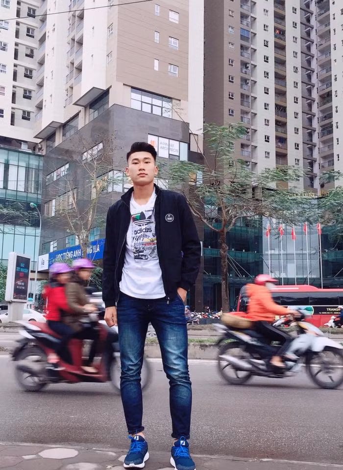 Trang cá nhân của cầu thủ 10x hiện đang sở hữu hơn 12.000 lượt theo dõi.