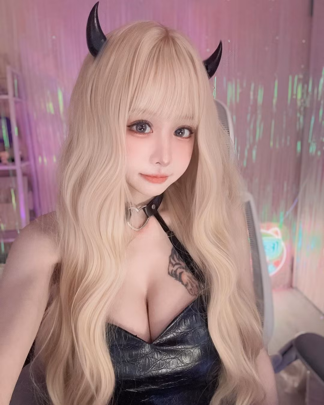 Hot girl, ca sĩ kiêm streamer này sở hữu 370.000 người theo dõi trên Instagram.