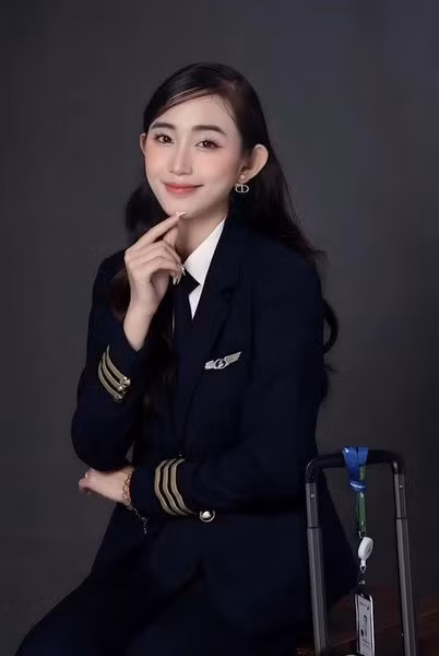 Nu phi cong dau tien o Viet Nam thu suc lai may bay phan luc