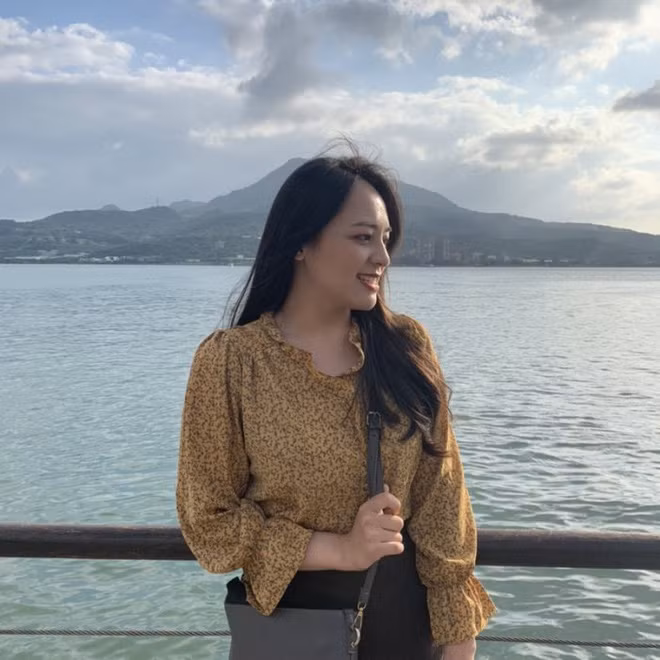 "Trước đây cô ấy cũng rất xinh rồi, chỉ là thân hình hơi mập mạp nên khó nhìn hơn chút mà thôi. Dù sao thì những kẻ trước đây buông lời cay đắng với cô ấy đều sẽ phải hối hận" - Dân mạng Trung Quốc bình luận.