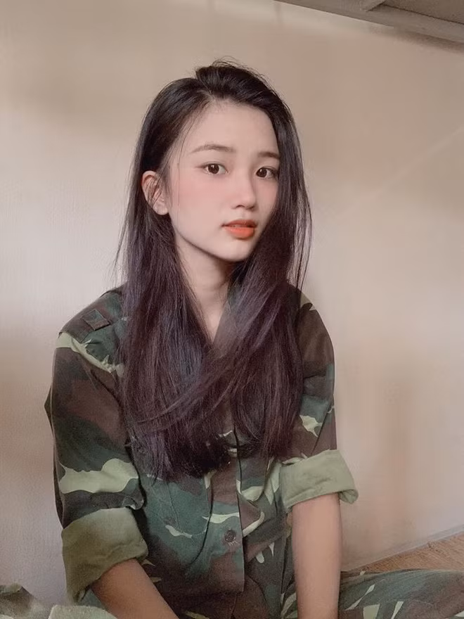 Chính bản thân diễn viên "Về nhà đi con" cũng từng chia sẻ, sau khi nổi tiếng cô nàng quay trở lại lớp học không hề có áp lực gì bởi có môi trường tốt, những người bạn chân thành như Vân Anh.